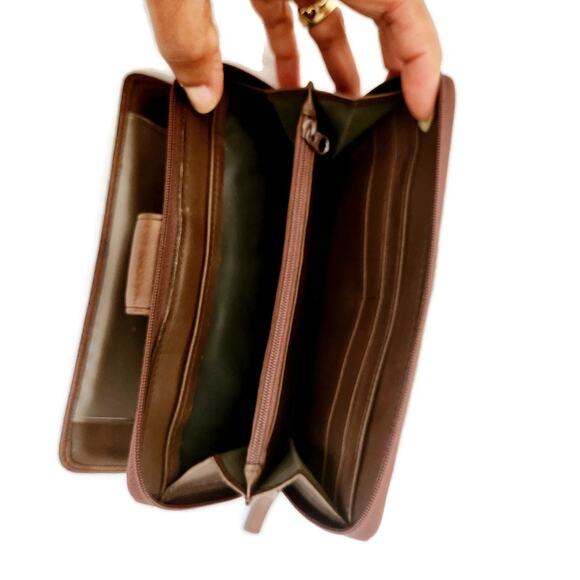 Rolfs Women's Vintage Brown Pebbled Leather Bi-Fold Wallet - Picture 4 of 5